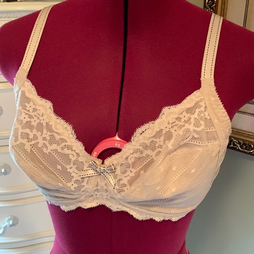 Chantelle Origins Lace Wireless Bra 34C - Delicate Bow, Full Support
